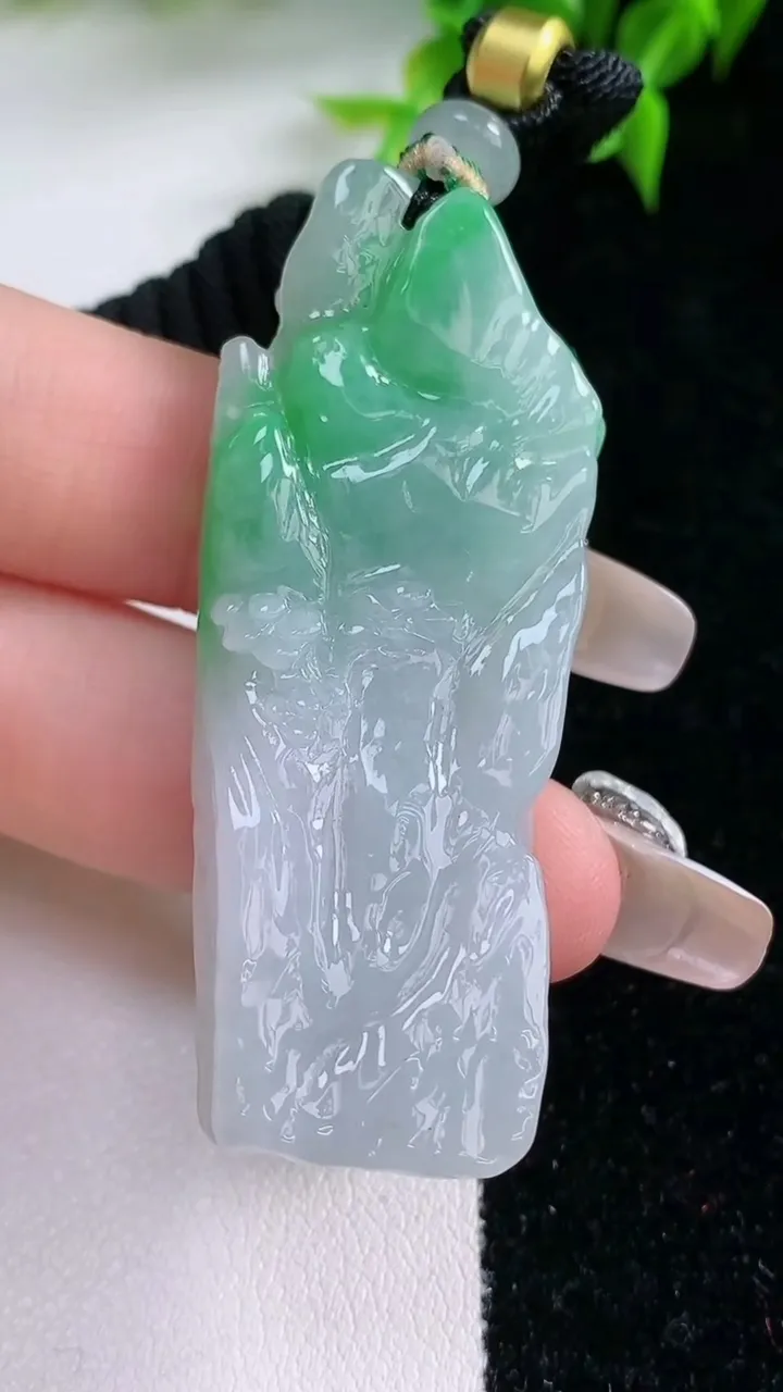 天然A货翡翠无相佛吊坠，尺寸56.3-20.5-6.8，重量:22.00g
1月22日