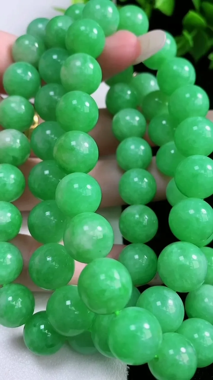 天然A货翡翠圆珠项链，尺寸11.4-56颗，重量:145.44g1月22日
工厂直销收藏佳品,种好水