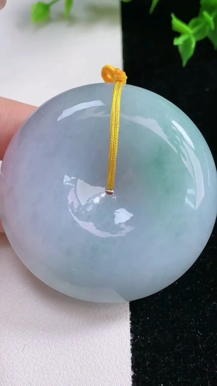 天然A货翡翠春带彩紫罗兰平安扣吊坠，尺寸52.8-12.3，重量13.15g
1月22日