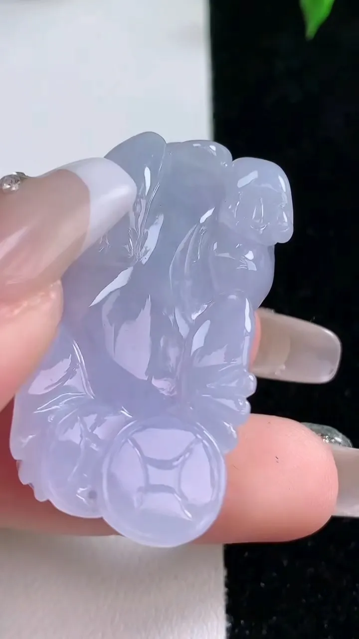 天然A货翡翠紫罗兰霸王貔貅吊坠，尺寸39.4-21.7-13，重量:25.57g
1月22日