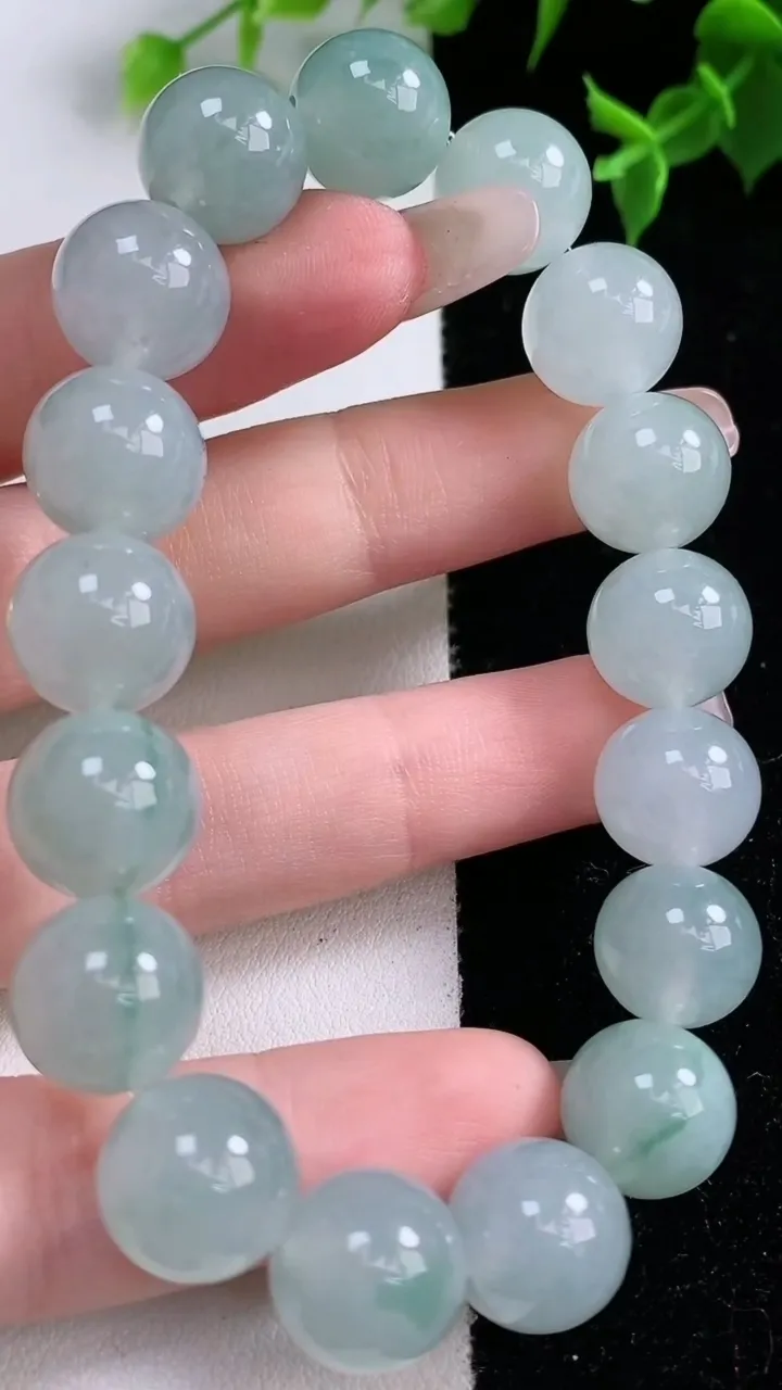 天然A货翡翠飘花圆珠手串，尺寸12-17颗，重量:48.64g1月22日
工厂直销收藏佳品,种好水足，色泽均匀，有种有色，上手高大气！