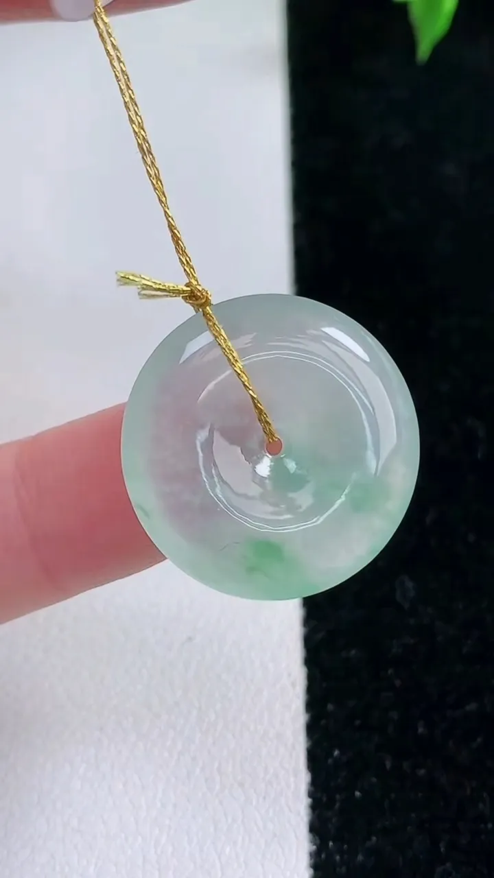 天然A货翡翠平安扣吊坠，尺寸22-4.3，重量:4.39g
1月22日