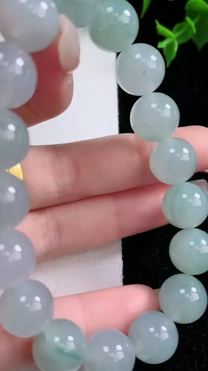 天然A货翡翠飘花圆珠手串，尺寸12-17颗，重量:48.64g1月22日
工厂直销收藏佳品,种好水足