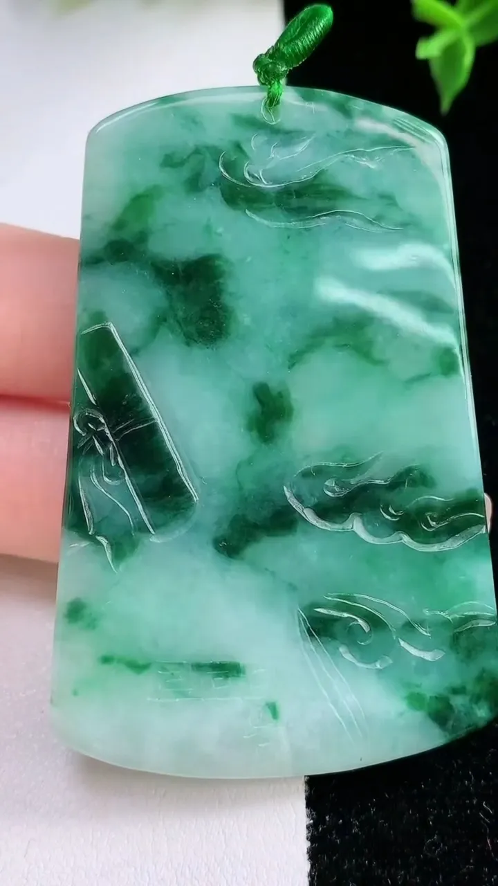 天然A货翡翠文殊菩萨吊坠，尺寸62.5-41-5，重量:32.08g
1月22日