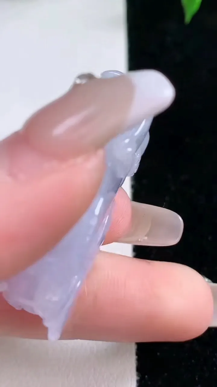 天然A货翡翠紫罗兰霸王貔貅吊坠，尺寸39.4-21.7-13，重量:25.57g
1月22日