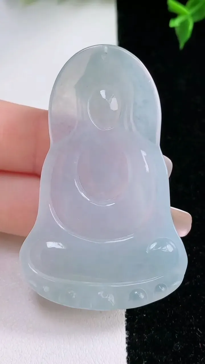 天然A货翡翠观音菩萨吊坠，尺寸57-36-5.6，重量:20.57g
1月22日