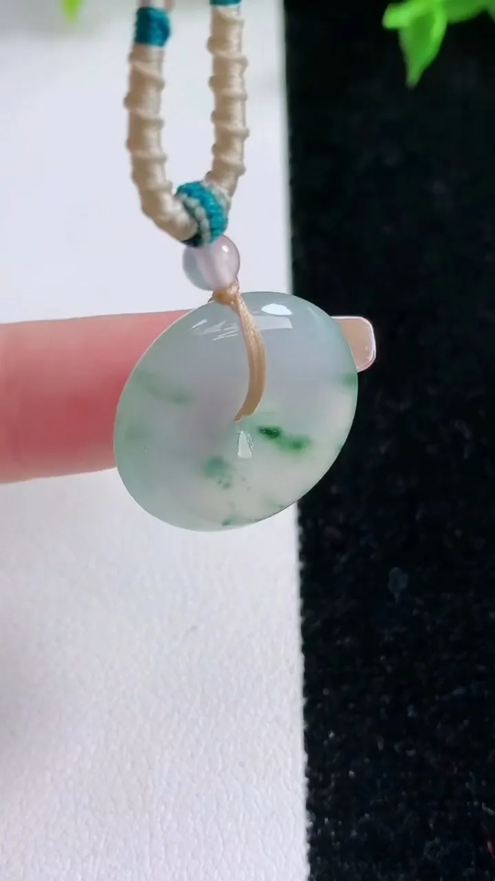 天然A货翡翠冰种飘花平安扣吊坠，尺寸20.3-5.8，重量:8.11g
1月22日