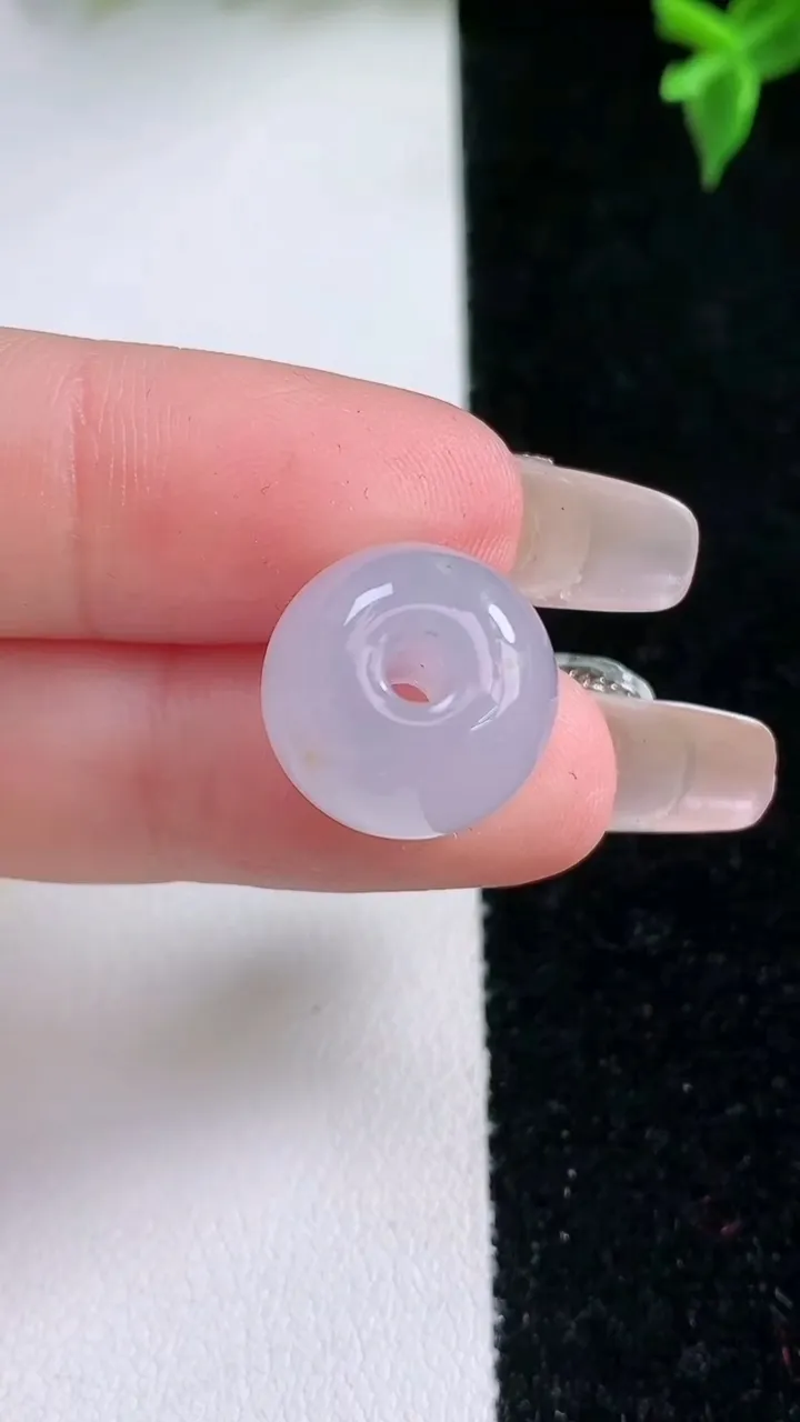 天然A货翡翠路路通吊坠，尺寸14.3-12，重量:4.97g
1月22日