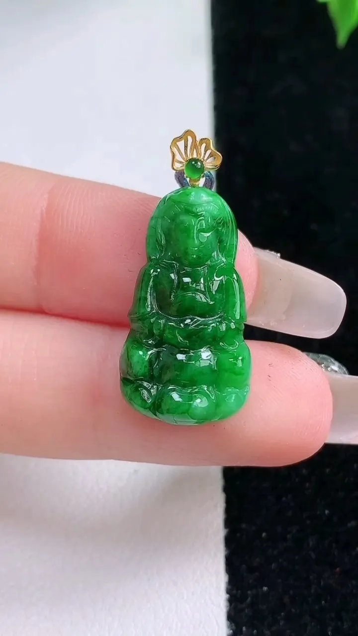 天然A货翡翠观音菩萨吊坠，尺寸23.2-13.2-4.3，重量:2.80g
1月22日