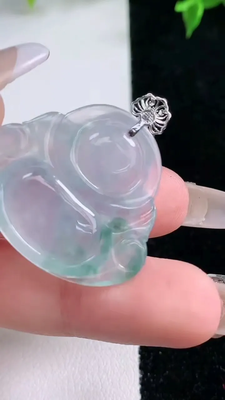 天然A货翡翠种飘花佛公吊坠，尺寸27.8-30.6-5，重量:6.44g
1月22日