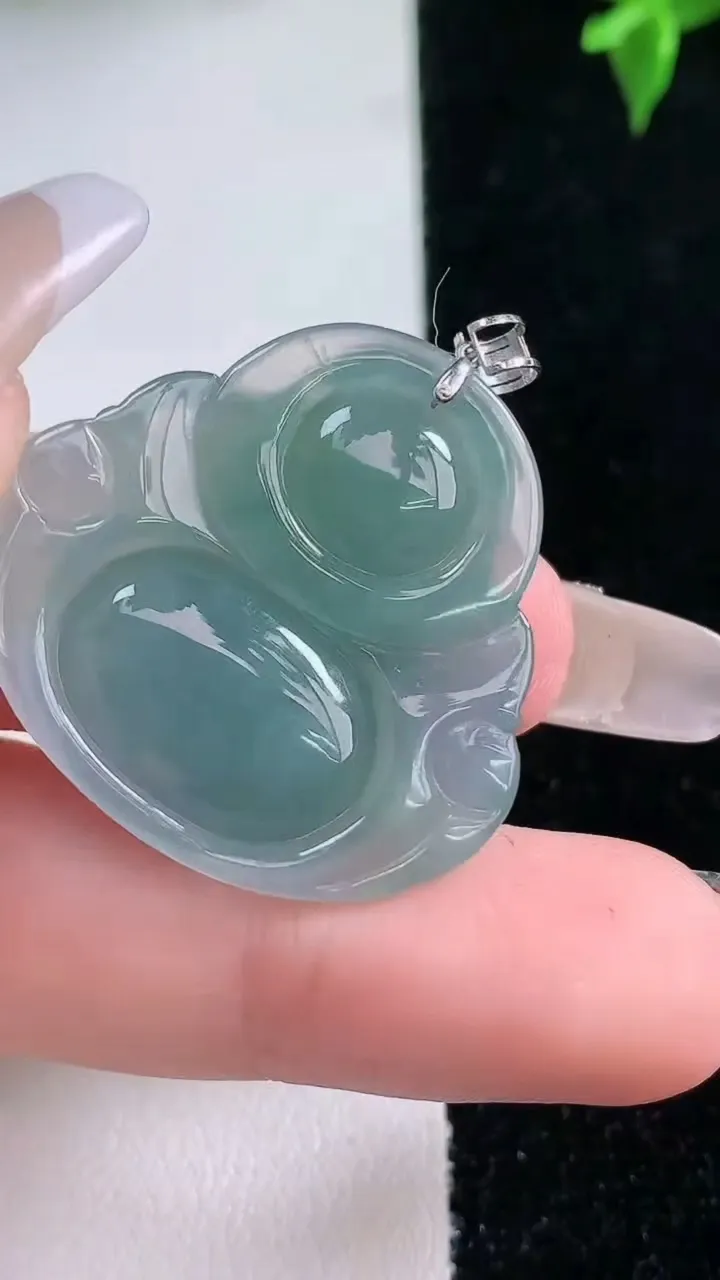 天然A货翡翠佛公吊坠，尺寸28.6-29.7-6.6，重量:8.14g
1月22日