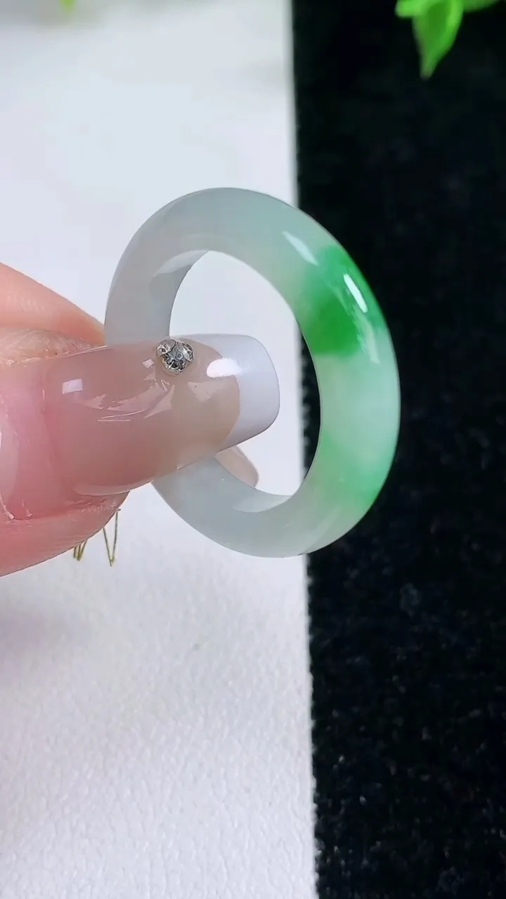 天然A货翡翠指环戒指，尺寸19.4-4.6-3.6，重量:4.5g2026年1月22日
工厂直销收藏