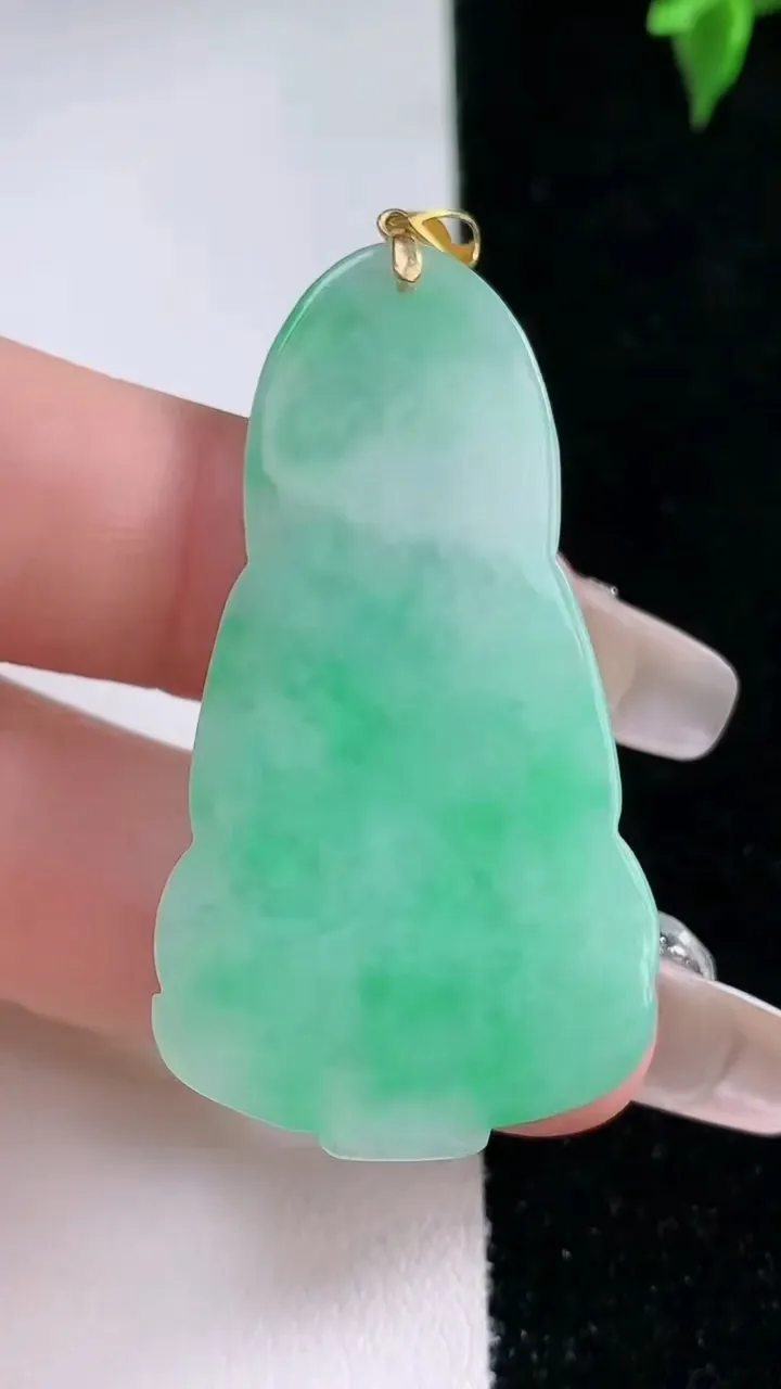 天然A货翡翠观音菩萨吊坠，尺寸45.2-24-5.6，重量:11.56g
1月22日