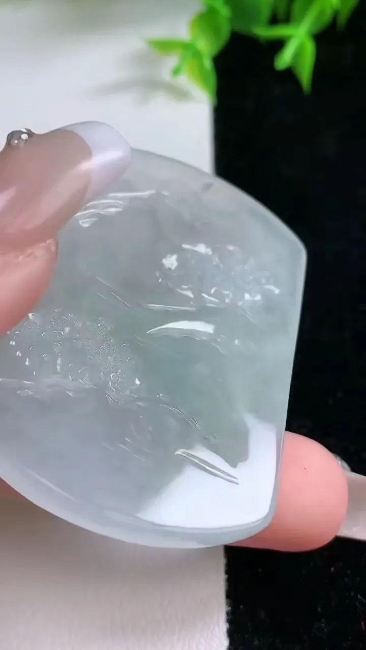 天然A货翡翠山水牌吊坠，尺寸51.7-34.4-5.2，重量:23.39g
1月22日