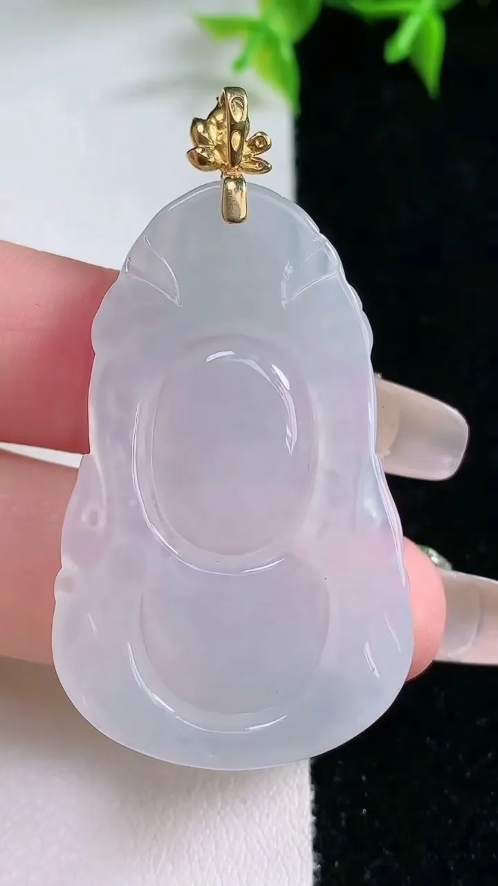 天然A货翡翠种白冰观音头吊坠，尺寸42.7-26.4-5.6，重量:11.64g
1月22日