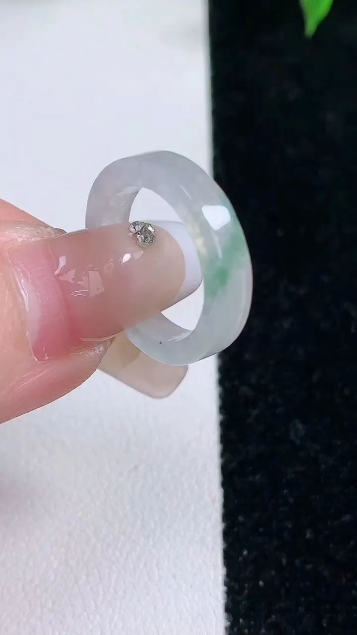 天然A货翡翠方形指环戒指，尺寸15.7-3.6-2.4，重量:2.07g2026年1月22日
工厂直