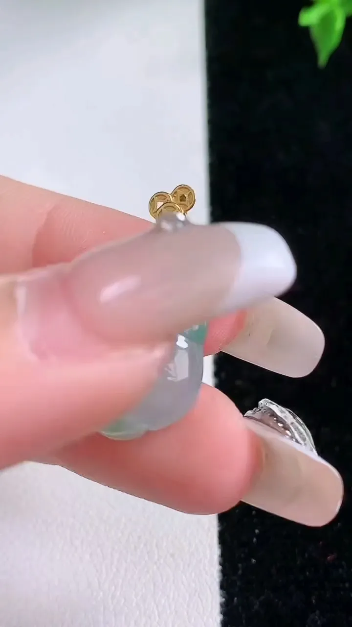 天然A货翡翠貔貅吊坠，尺寸21-15.4-5.2，重量:3.23g
1月22日