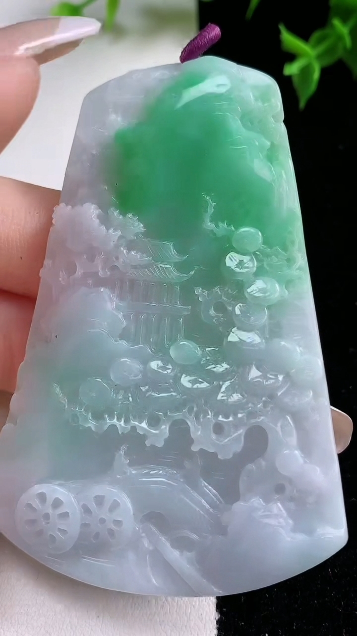 天然A货翡翠山水牌吊坠，尺寸73.6-47.5-5，重量:40.24g
1月22日