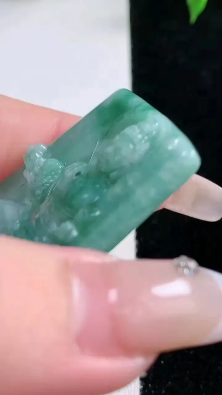 天然A货翡翠不动明王吊坠，尺寸47-31.3-5，重量:17.33g
1月22日