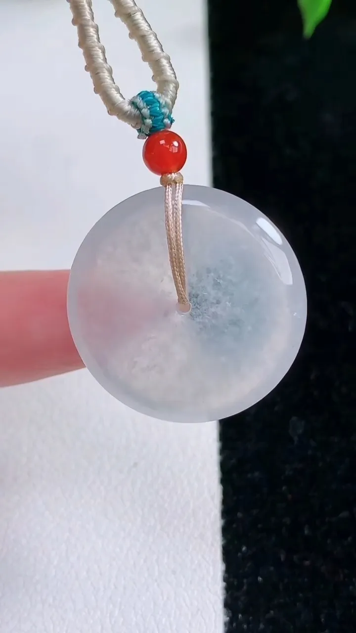 天然A货翡翠平安扣吊坠，尺寸24.3-5.4，重量:9.26g
1月22日