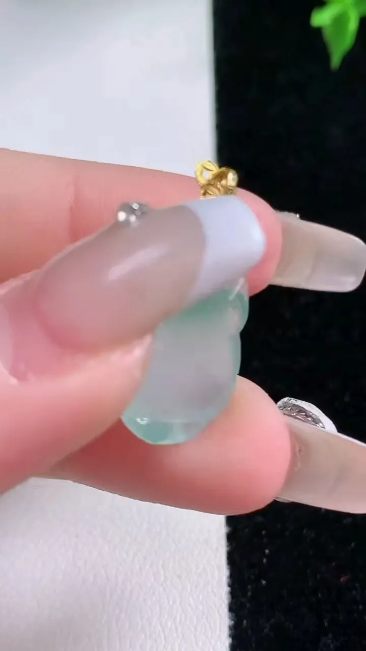 天然A货翡翠貔貅吊坠，尺寸21-15.4-5.2，重量:3.23g
1月22日