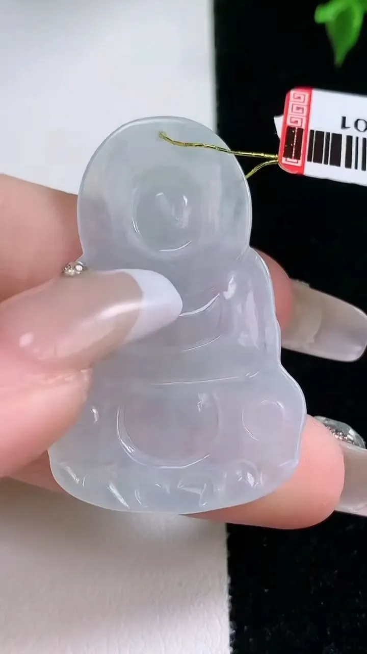 天然A货翡翠观音菩萨吊坠，尺寸40.8-27.4-3.3，重量:7.05g
1月22日