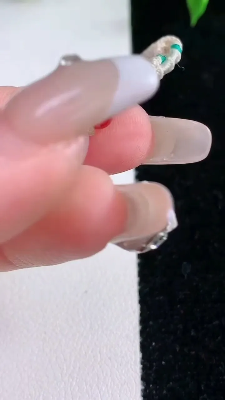 天然A货翡翠平安扣吊坠，尺寸17.2-5.4，重量:5.34g
1月22日