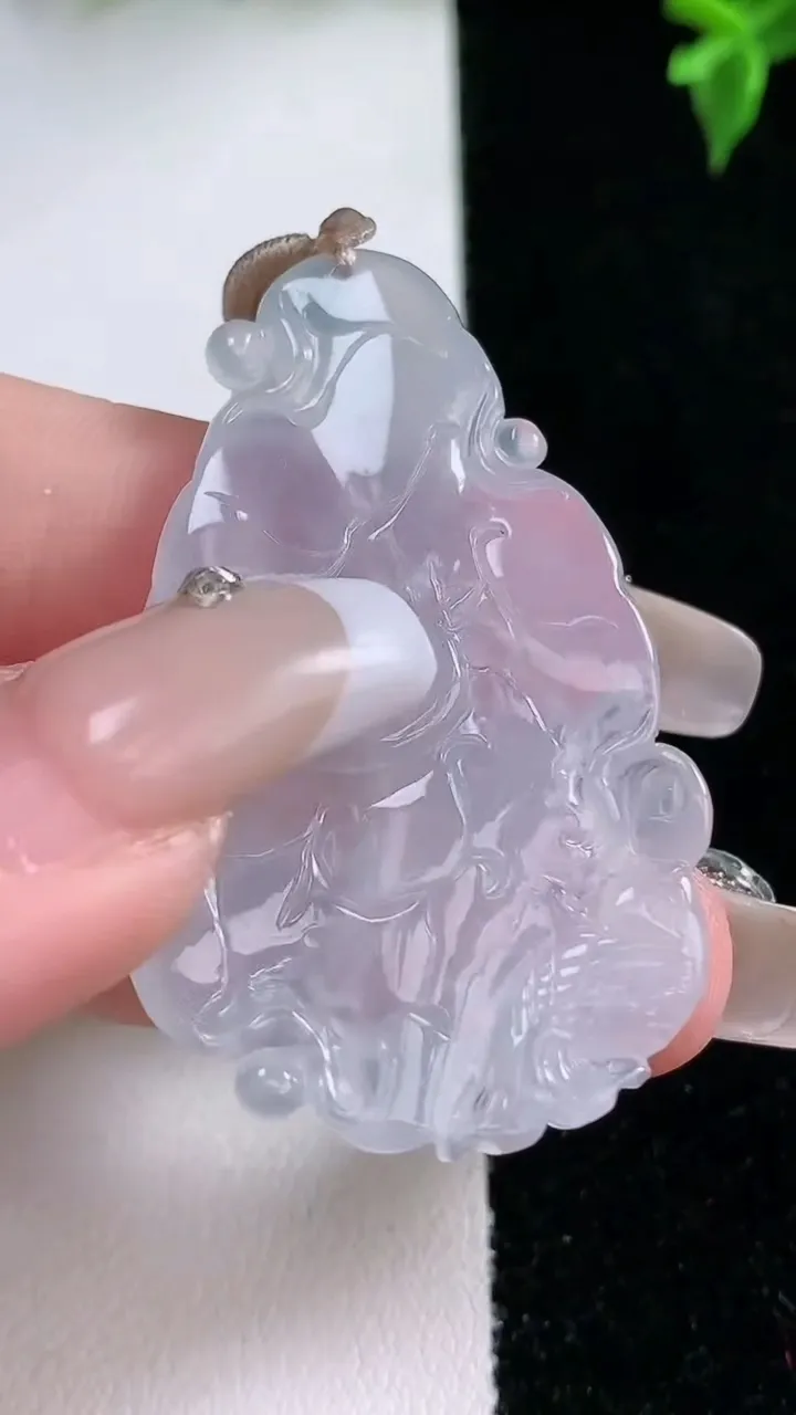 天然A货翡翠年年有余吊坠，尺寸48-26.8-4，重量:10.24g
1月22日