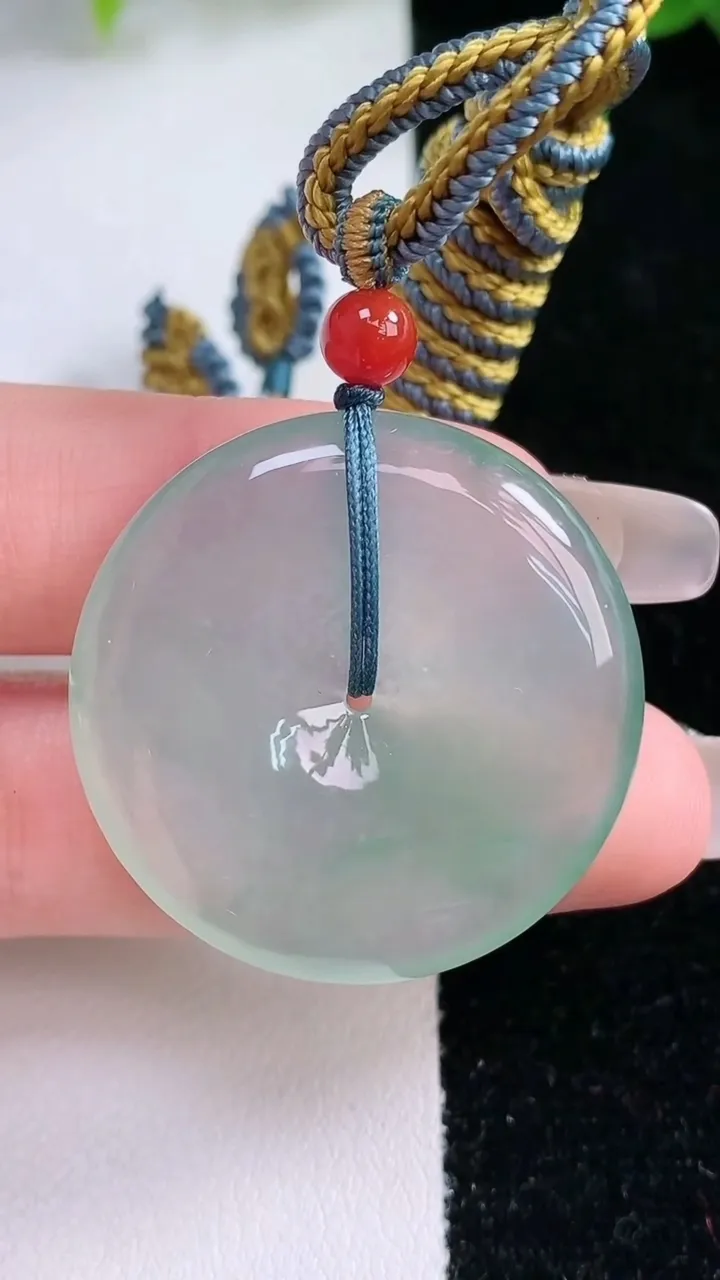 天然A货翡翠平安扣吊坠，尺寸32.2-6，重量:17.68g
1月22日