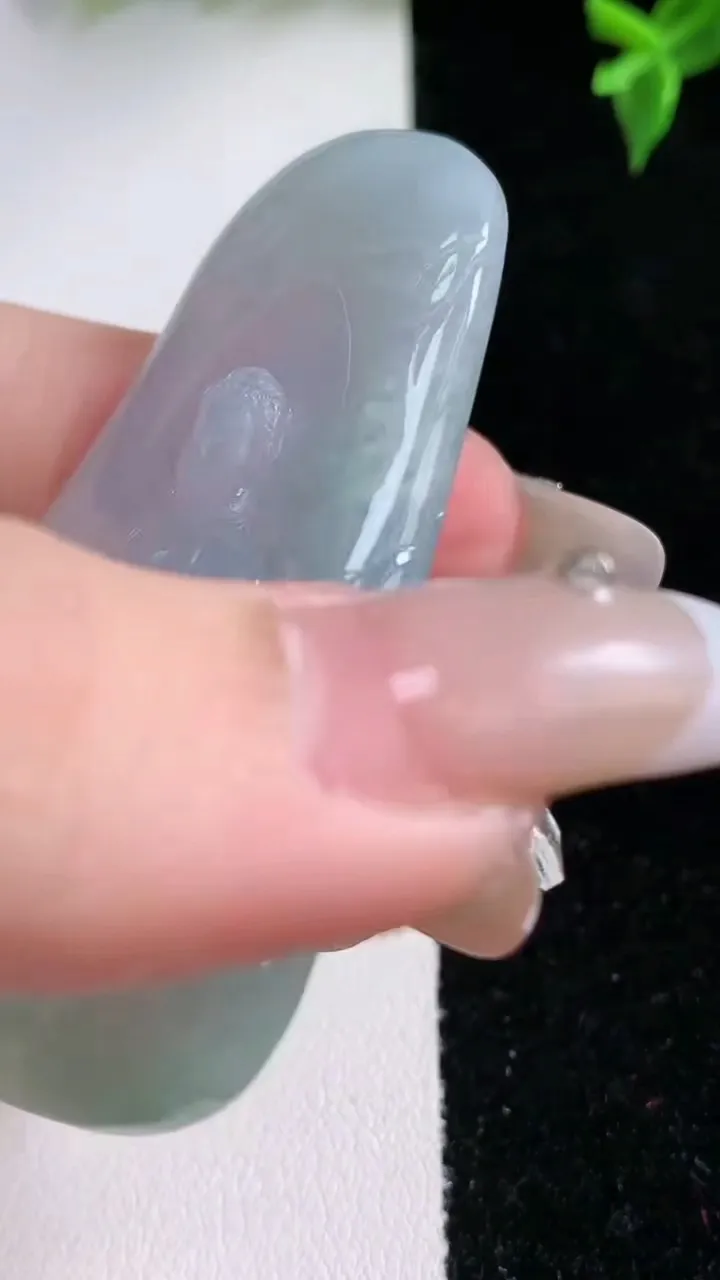 天然A货翡翠阿弥陀佛吊坠，尺寸59.4-37.7-6.8，重量:29.28g
1月22日