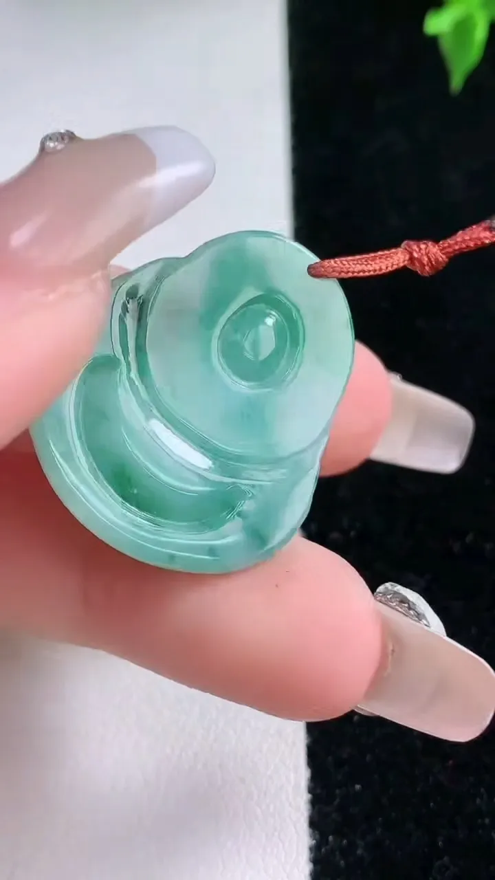 天然A货翡翠飘花佛公吊坠，尺寸28-24.5-6，重量:6.96g
1月22日