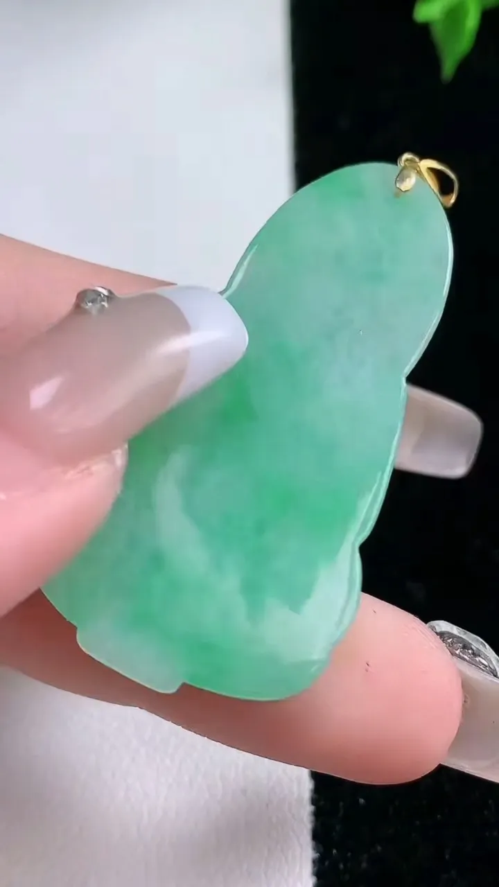 天然A货翡翠观音菩萨吊坠，尺寸45.2-24-5.6，重量:11.56g
1月22日