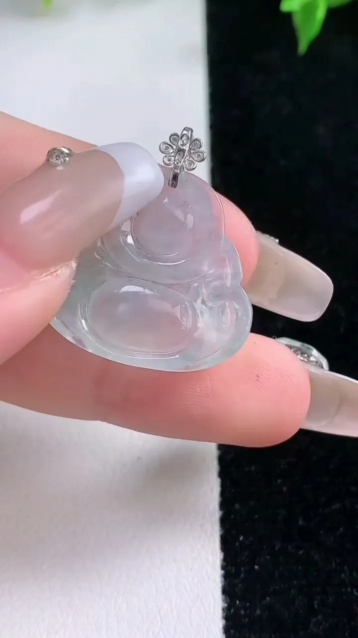 天然A货翡翠种飘花佛公吊坠，尺寸21.4-23.3-4.3，重量:3.44g
1月22日