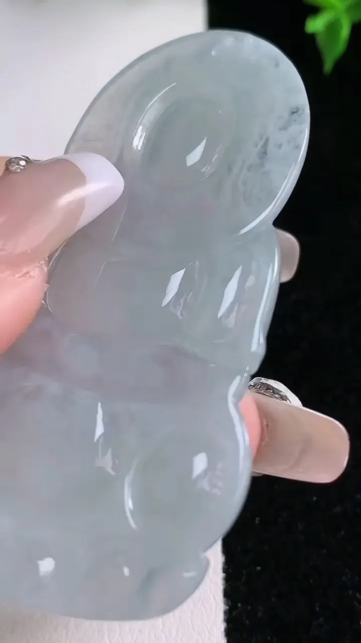 天然A货翡翠飘花观音菩萨吊坠，尺寸64.8-38.2-5.4，重量:24.62g
1月22日