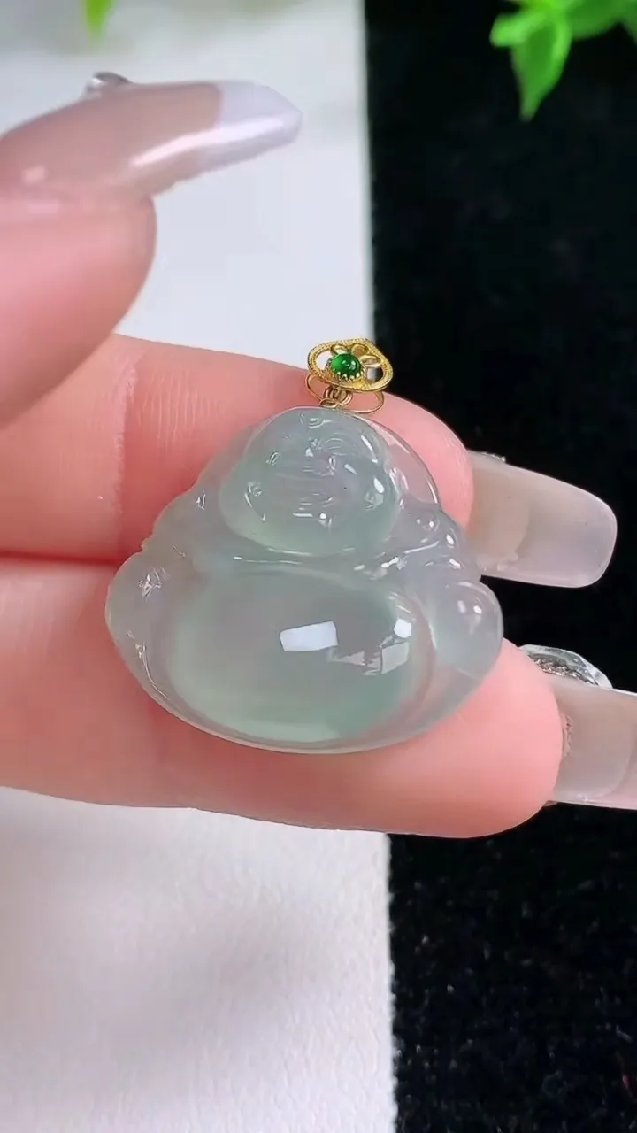 天然A货翡翠佛公吊坠，尺寸21.3-24.3-5.3，重量:4.50g
1月22日