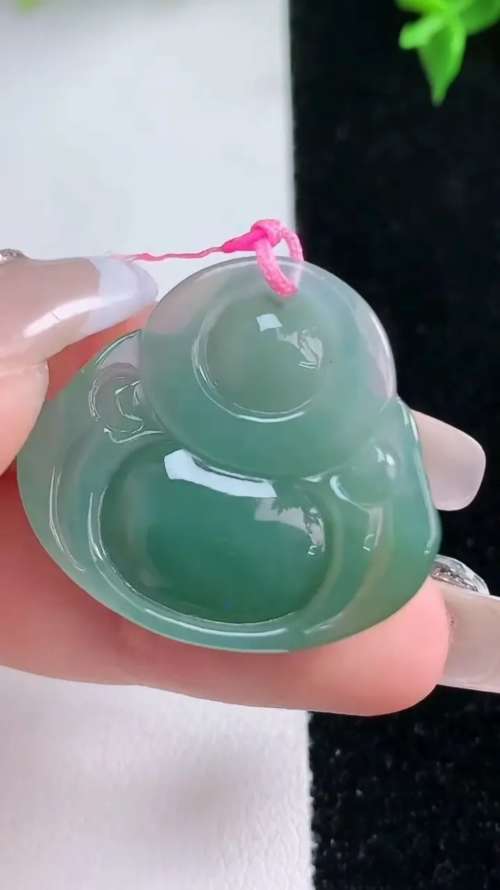 天然A货翡翠佛公吊坠，尺寸29.5-30.5-6.6，重量:8.68g
1月22日