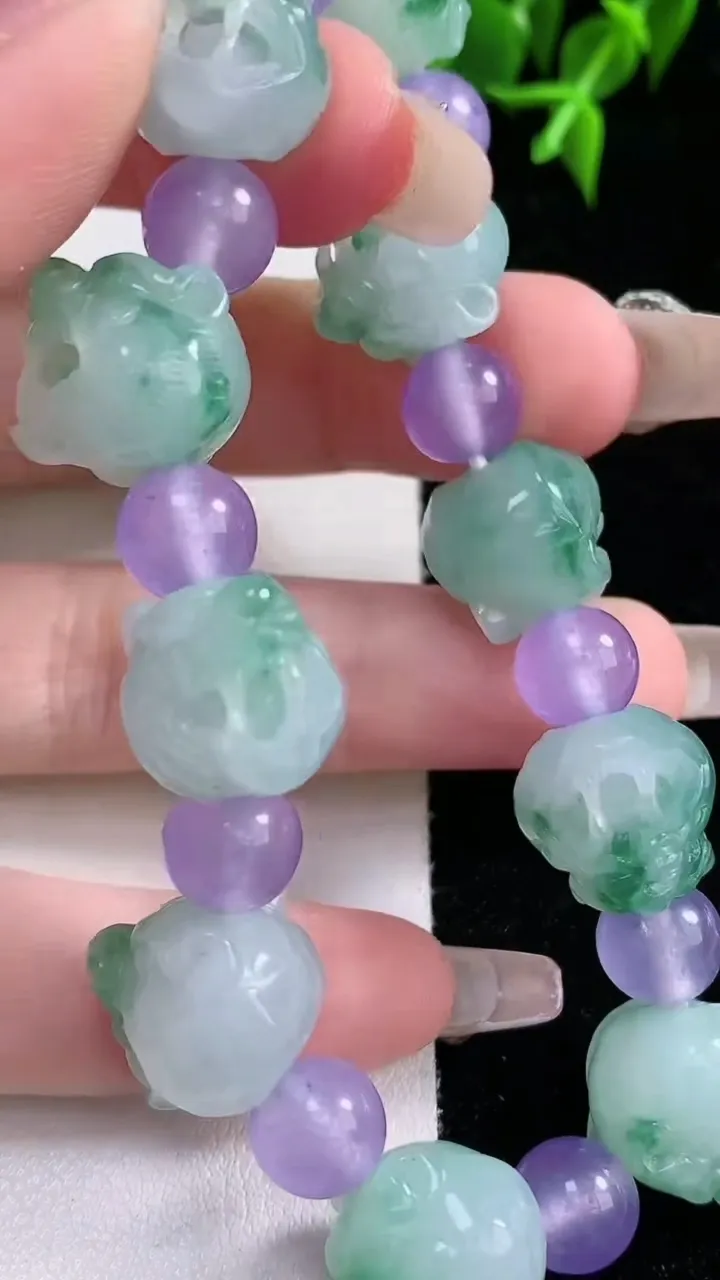 天然A货翡翠飘花生肖虎手串，尺寸12-12.2-10颗，重量:41.98g1月22日
工厂直销收藏佳品,种好水足，色泽均匀，有种有色，上手高大气！