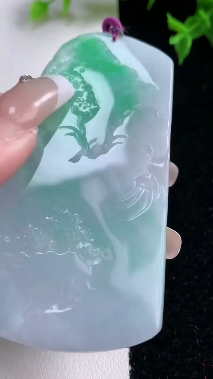 天然A货翡翠山水牌吊坠，尺寸73.6-47.5-5，重量:40.24g
1月22日