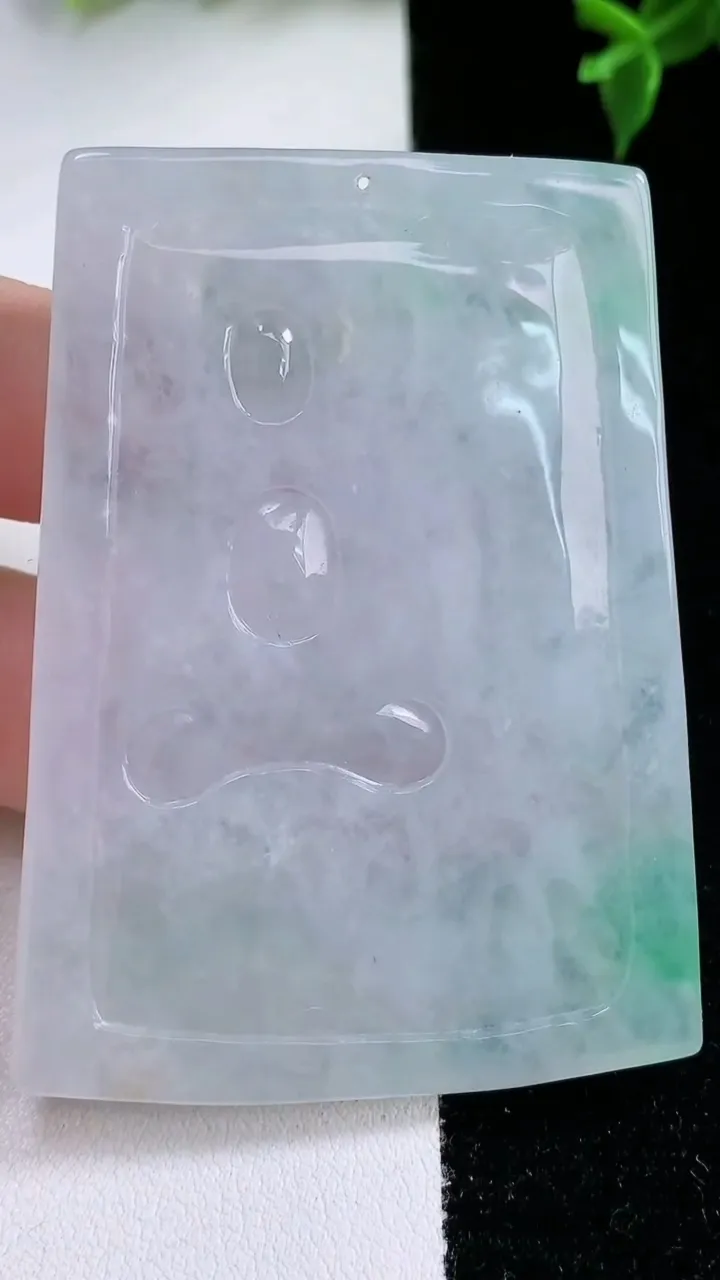 天然A货翡翠阿弥陀佛吊坠，尺寸60-43.7-5.6，重量:34.87g
1月22日