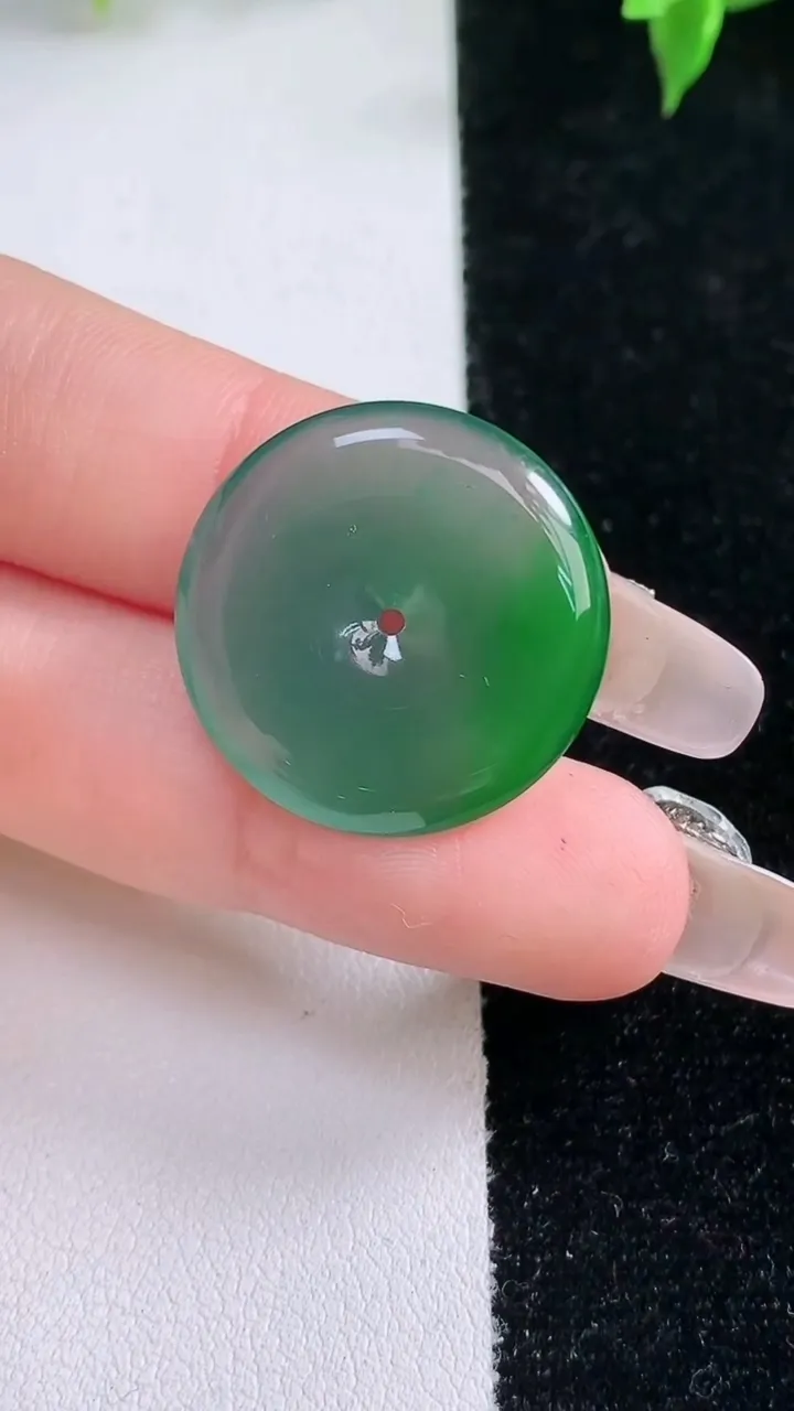 天然A货翡翠蓝水平安扣吊坠，尺寸23.3-3.8，重量:5.79g
1月22日