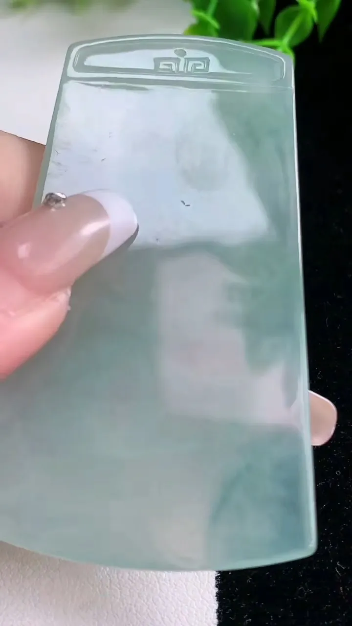 天然A货翡翠阿弥陀佛吊坠，尺寸71.6-40.4-4.8，重量:35.04g
1月22日