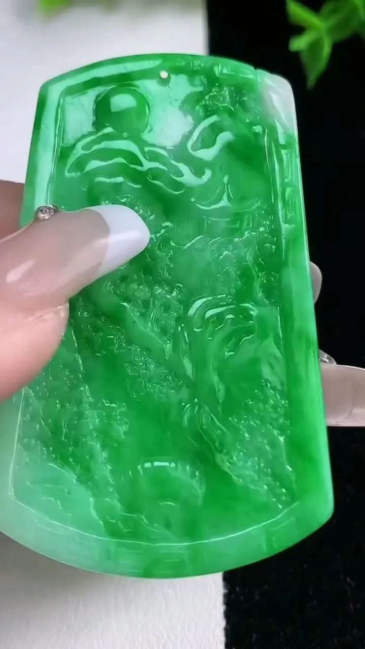 天然A货翡翠山水牌吊坠，尺寸60.7-35.4-4.3，重量:22.24g
1月22日