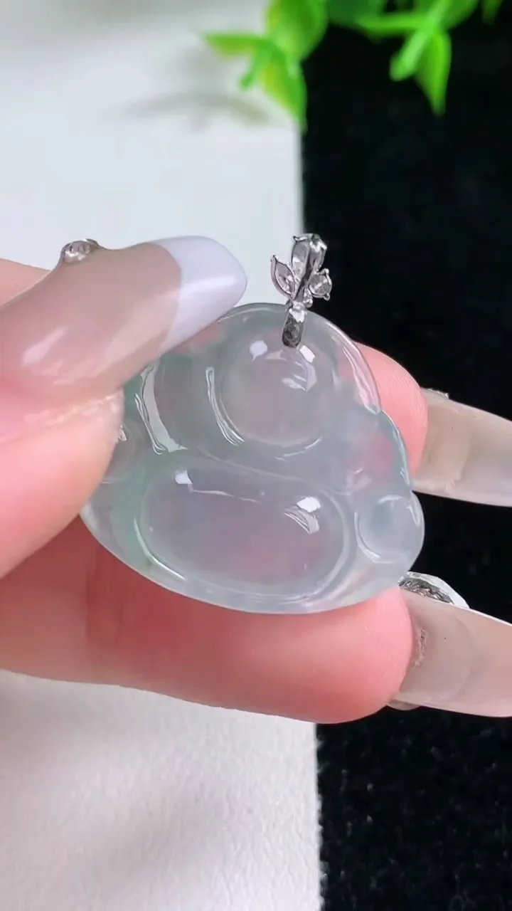 天然A货翡翠种飘花佛公吊坠，尺寸21.3-25.2-6.3，重量:5.34g
1月22日