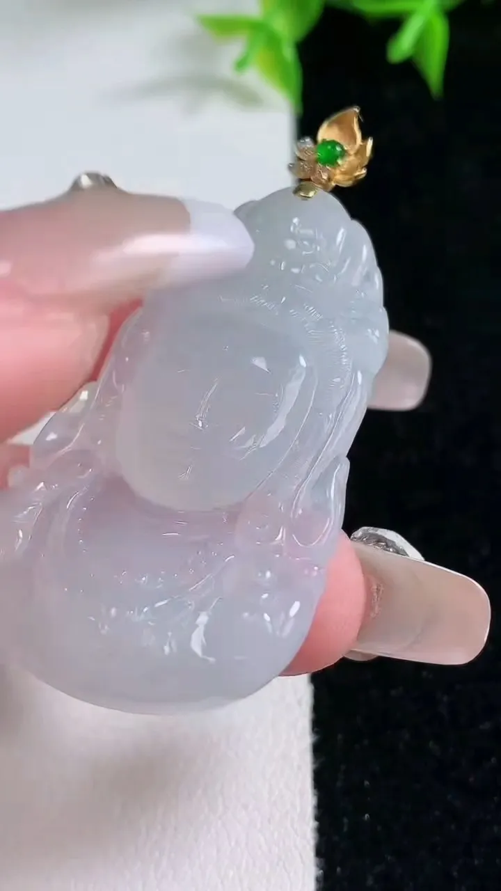 天然A货翡翠种白冰观音头吊坠，尺寸42.7-26.4-5.6，重量:11.64g
1月22日