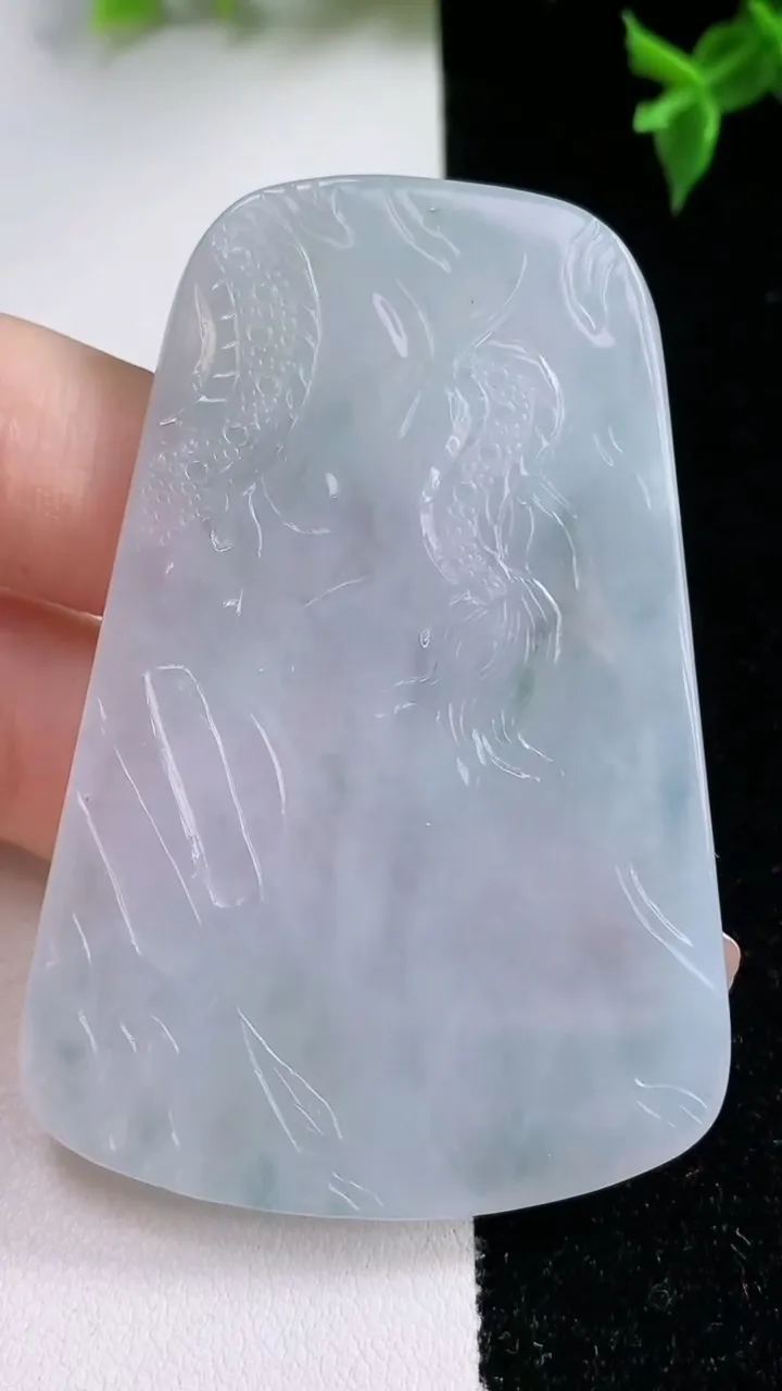 天然A货翡翠飘花祥龙阿弥陀佛吊坠，尺寸63.5-42-5，重量:32.60g
1月22日