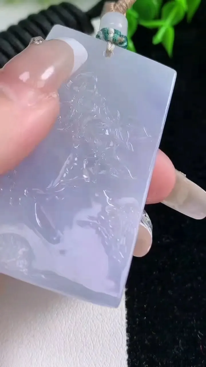 天然A货翡翠紫罗兰山水牌吊坠，尺寸53-33-5.5，重量:31.86g
1月22日