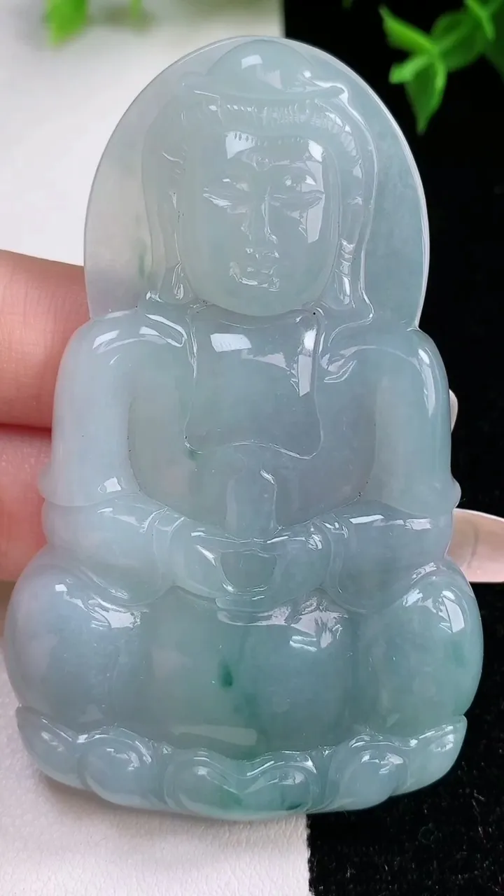 天然A货翡翠飘花观音菩萨吊坠，尺寸71.8-44.6-5.6，重量:34.29g
1月22日