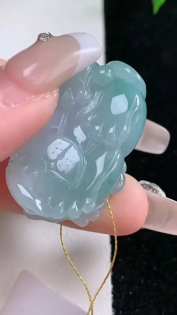 天然A货翡翠飘花貔貅吊坠，尺寸34.3-22.3-11.2，重量:20.25g
1月22日