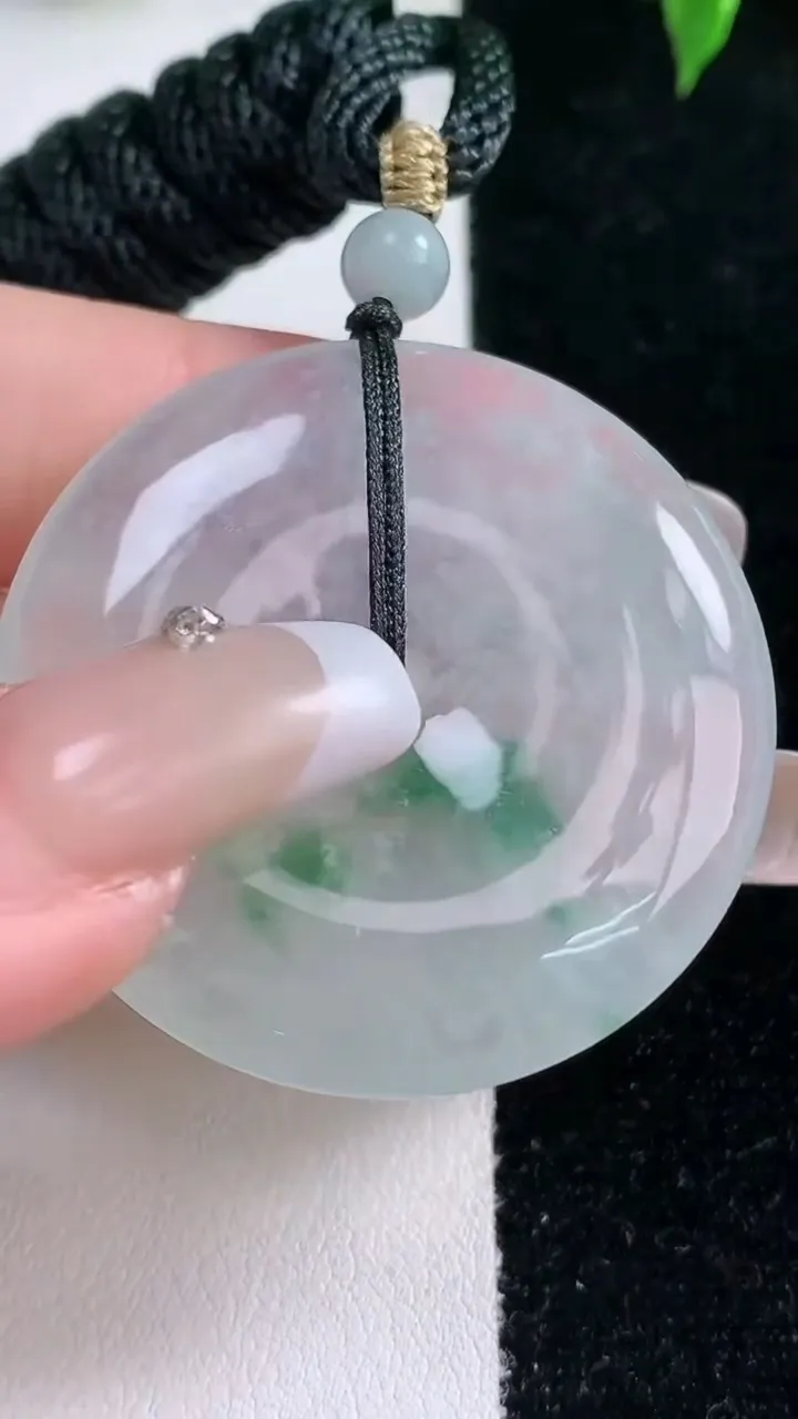 天然A货翡翠平安扣吊坠，尺寸38-5.5，重量:23.13g
1月22日