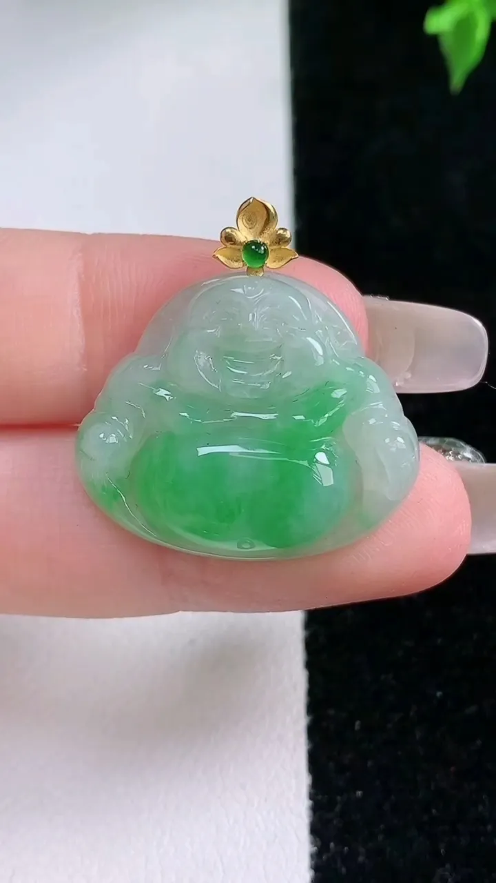 天然A货翡翠佛公吊坠，尺寸21.7-26.4-5.5，重量:5.47g
1月22日